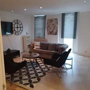 Quebec 2br Theatre Apartment Bradford (West Yorkshire)